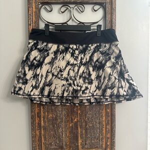 Lululemon size 12 Tall skirt
